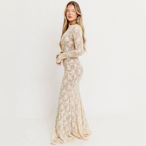 NWOT Long Sleeve Lace Maxi Dress - Size S - WHITE